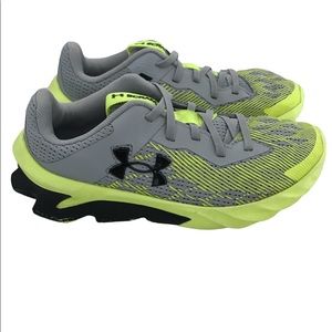 Under Armour Kids shoe size 13.5 scramjet